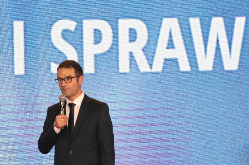 Tomasz Poręba do dziennikarza TVN: "odejdź stąd szczylu jeden".