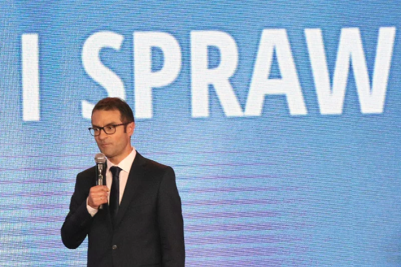 Tomasz Poręba do dziennikarza TVN: "odejdź stąd szczylu jeden".