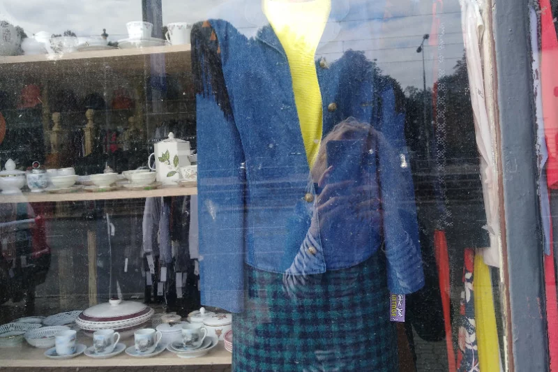 Jeansowa kurtka z lat 80.