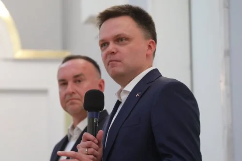 Według nieoficjalnych informacji senator Koalicji Obywatelskiej Jacek Bury ma dołączyć do Ruchu Polska 2050 Szymona Hołowni.