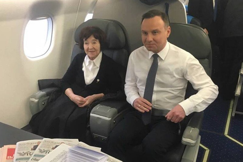 Andrzej Duda i córka Witolda Pileckiego w drodze na obchody wyzwolenia KL Auschwitz.