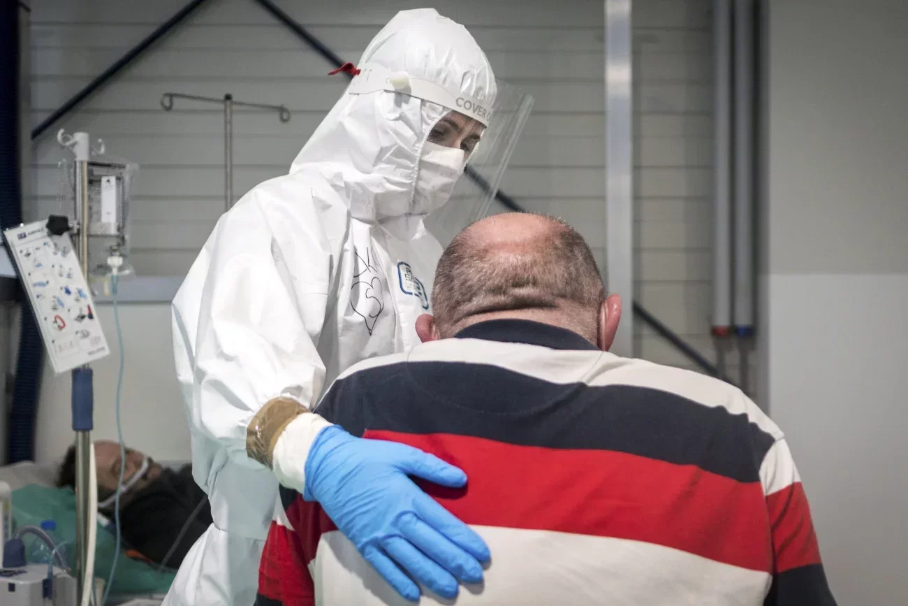 Ile zakażeń koronawirusem 17 sierpnia? Nowy raport MZ o COVID-19