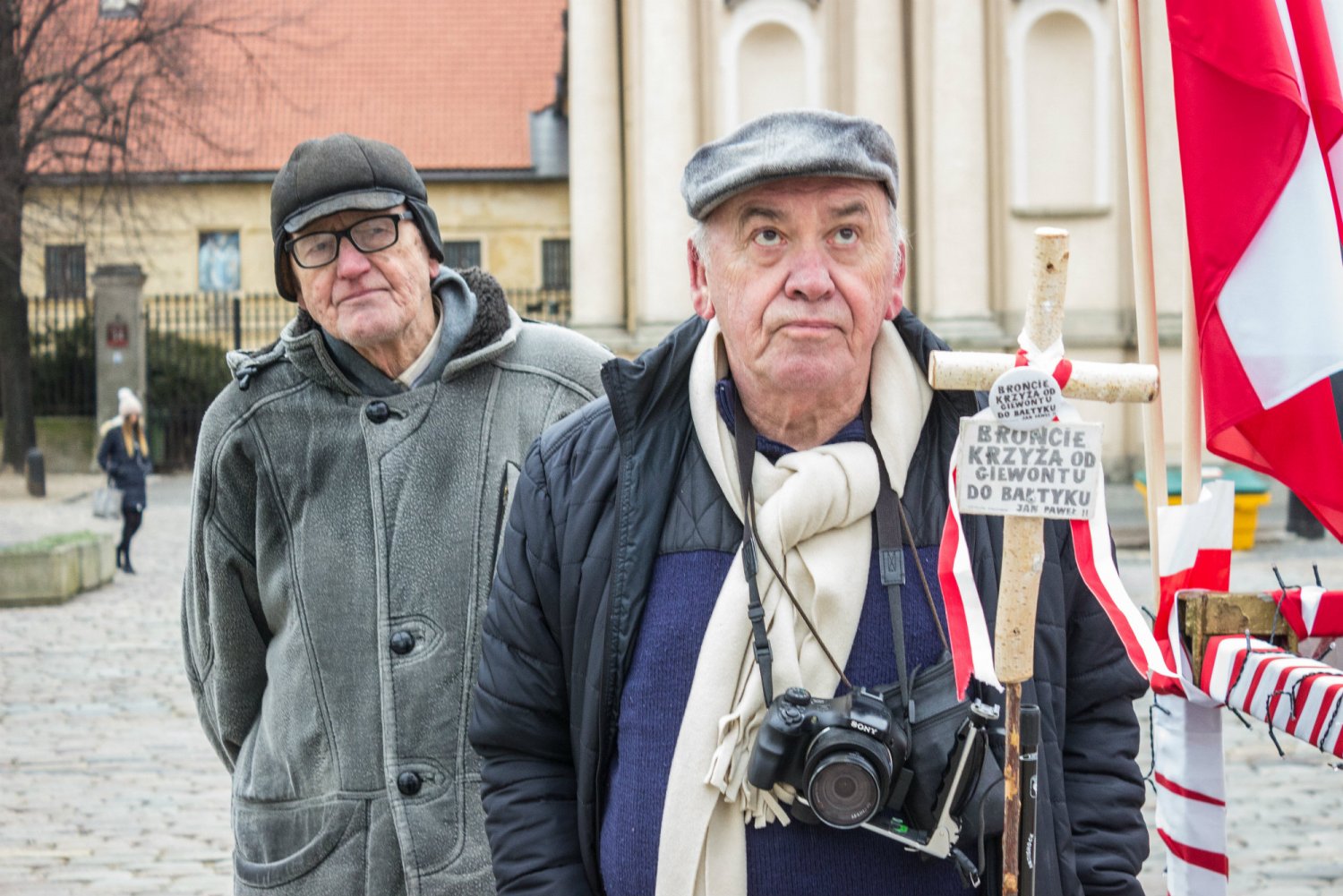 Prawicowcy nie są zadowoleni z odsunięcia Antoniego Macierewicza ze stanowiska szefa MON.