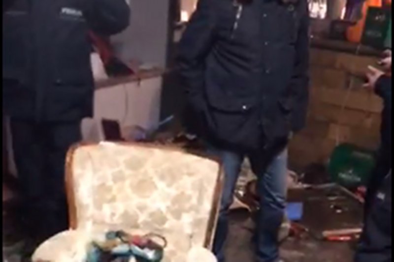 Zamaskowani napastnicy zdemolowali warszawski klub, w którym bawili się kibice Ajaxu. Przyjechali na dzisiejszy mecz z Legią.