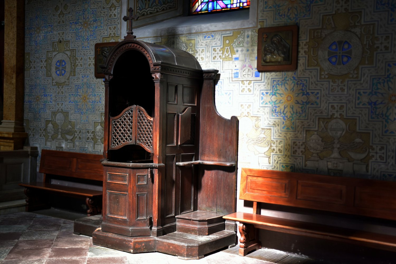 Jaworzno. Wielka afera wśród parafian. Na zakrystii działała ukryta kamera.