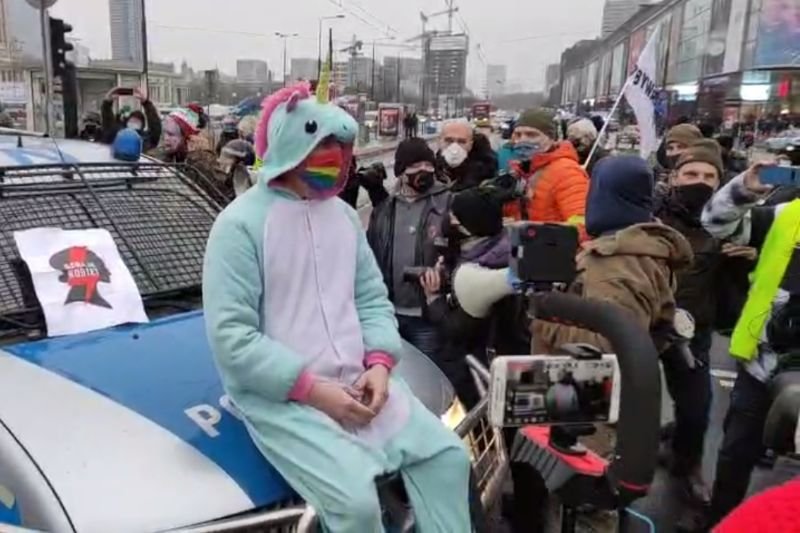 Strajk Kobiet zgromadził po raz kolejny tłumy osób, którym nie podobają się rządy PiS. Strajk Kobiet zgromadził po raz kolejny tłumy osób, którym nie podobają się rządy PiS.