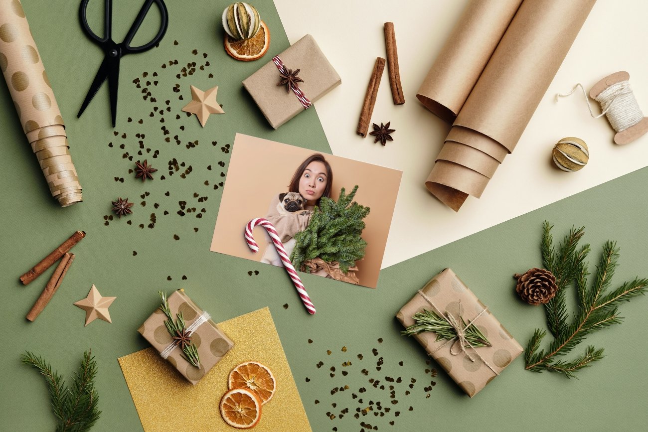 Fotoksiążki, kalendarze, harmonijki, odbitki i kubki. Poznajcie 5 spersonalizowanych prezentów świątecznych, które możecie zaprojektować i kupić dla swoich bliskich w serwisie usług fotograficznych Empik Foto