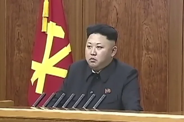 Kim Dzong Un bardzo przejmuje się losem swych poddanych.