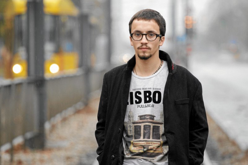 Samuel Pereira, szef portalu TVP.info, nie uwierzył, że pasek przedstawiony przez stację jest prawdziwy.