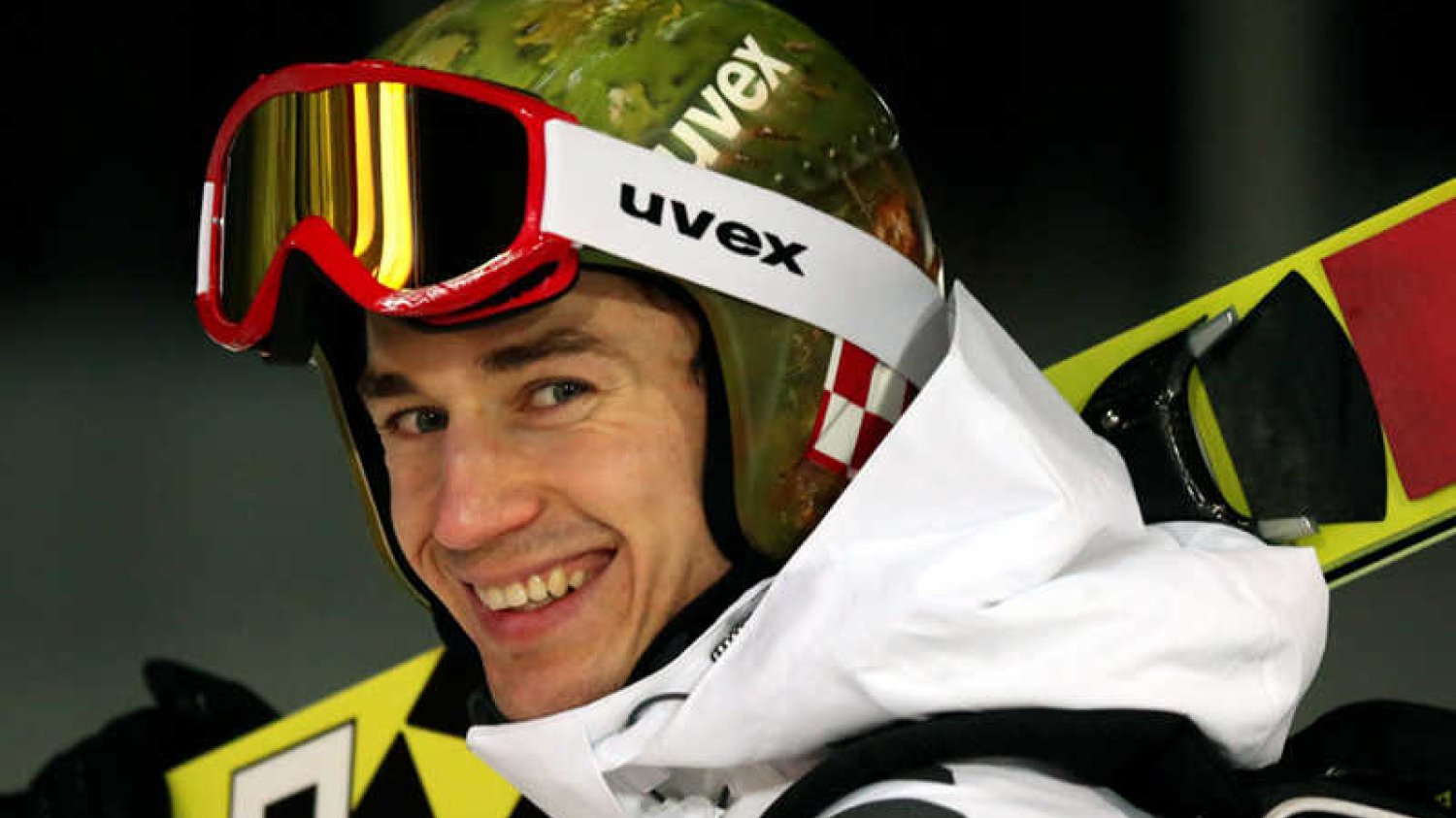 Kamil Stoch zdominował konkurs skoków narciarskich na normalnej skoczni podczas zimowych igrzysk olimpijskich w Soczi.