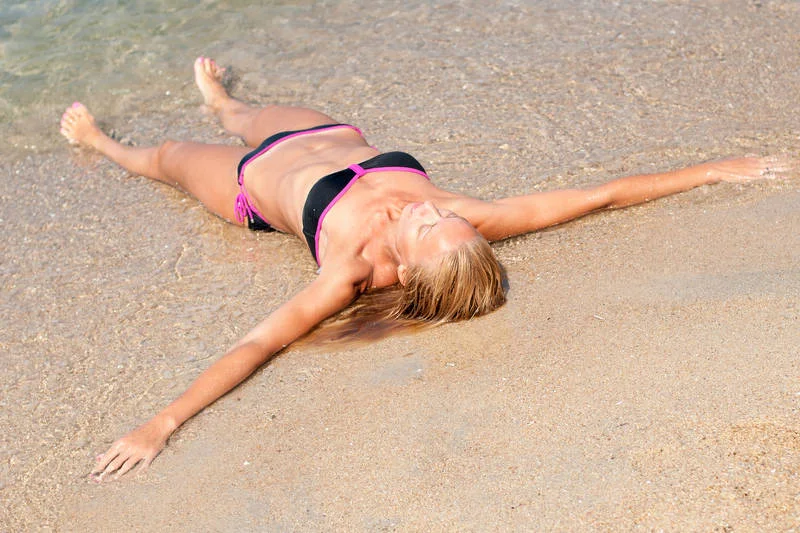 Lubisz leżeć w wodzie jak rozgwiazda? Bikini brazylijskie da ci większą swobodę ruchów