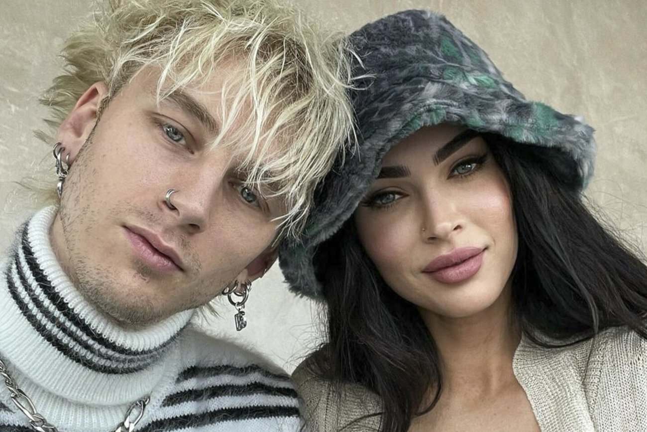 Megan Fox miała przejrzeć SMS-y na telefonie MGK. Megan Fox miała przejrzeć SMS-y na telefonie MGK.