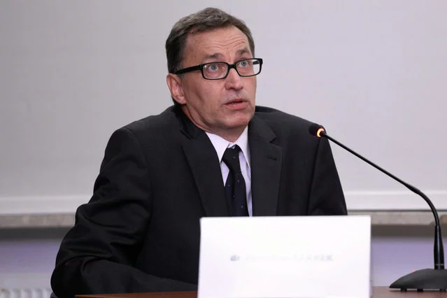 Doktor Jarosław Szarek podczas przesłuchania przez Kolegium IPN.
