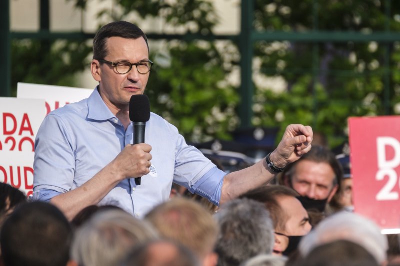 Mateusz Morawiecki przekonywał, że koronawirus już nie jest groźny.