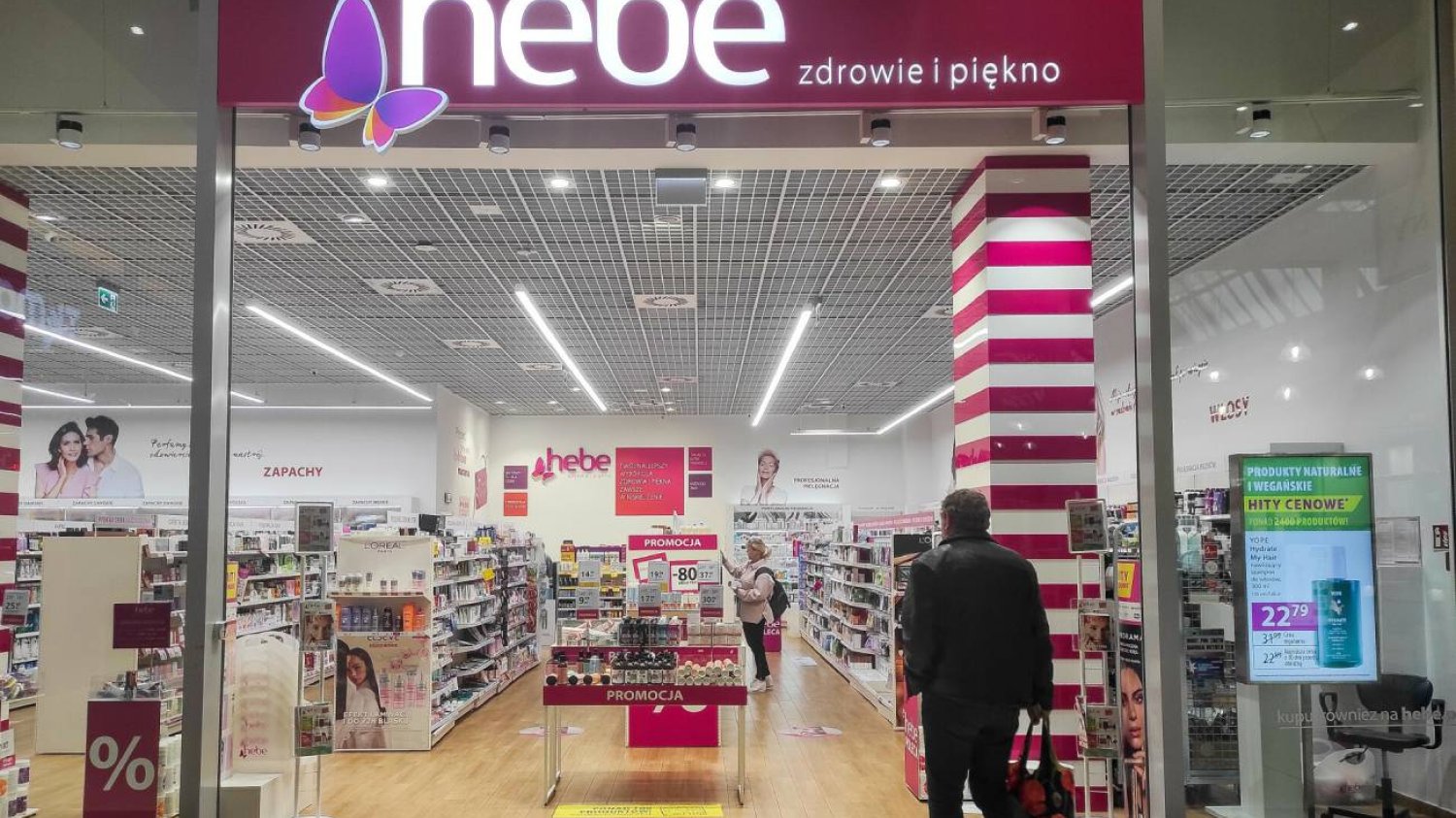 Doda zdradziła sekret skóry pełnej blasku. To krem z Hebe za 15 zł Doda zdradziła sekret skóry pełnej blasku. To krem z Hebe za 15 zł