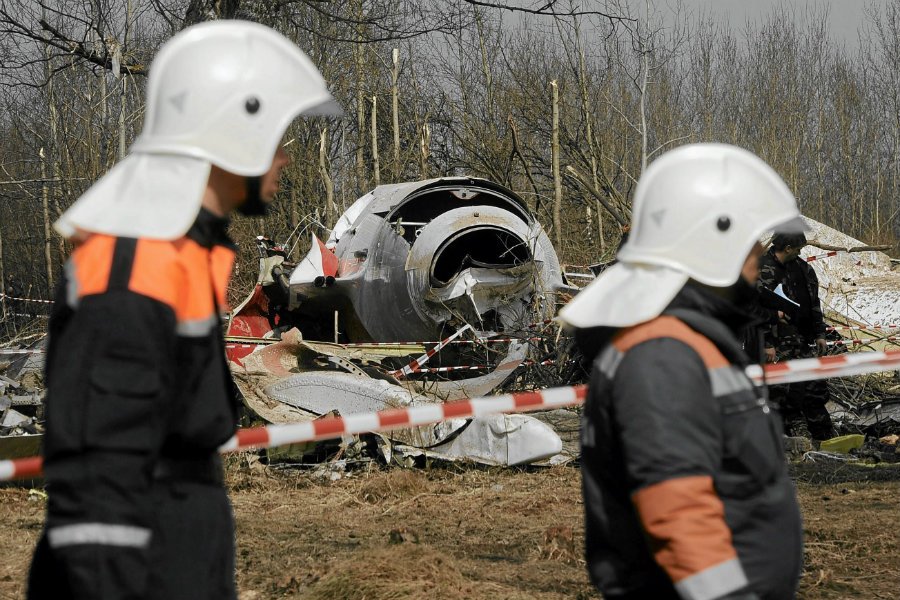 Fragmenty wraku TU 154, który rozbił się 10 kwietnia 2010 pod Smoleńskiem. Kreml chce zakończenia śledztwa.