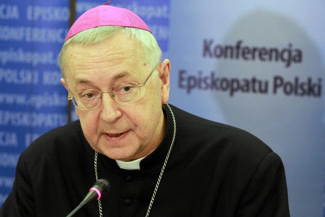 Abp. Gądecki nie owija w bawełnę – nie chce, by rozwodnicy przyjmowali komunię