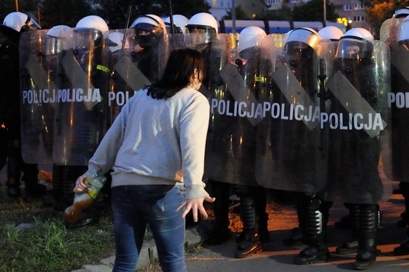Po śmierci Igora Stachowiaka pod komisariatem przy Trzemeskiej we Wrocławia trwały zamieszki. Po roku sprawa bulwersuje już całą Polskę.