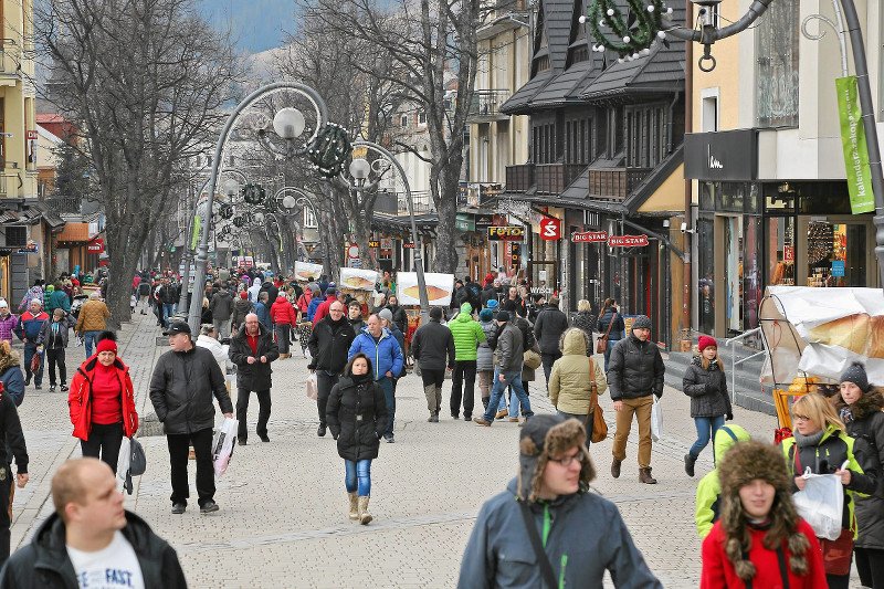 Krupówki bez reklam i straganów? Dla niektórych jest to nie do wyobrażenia.