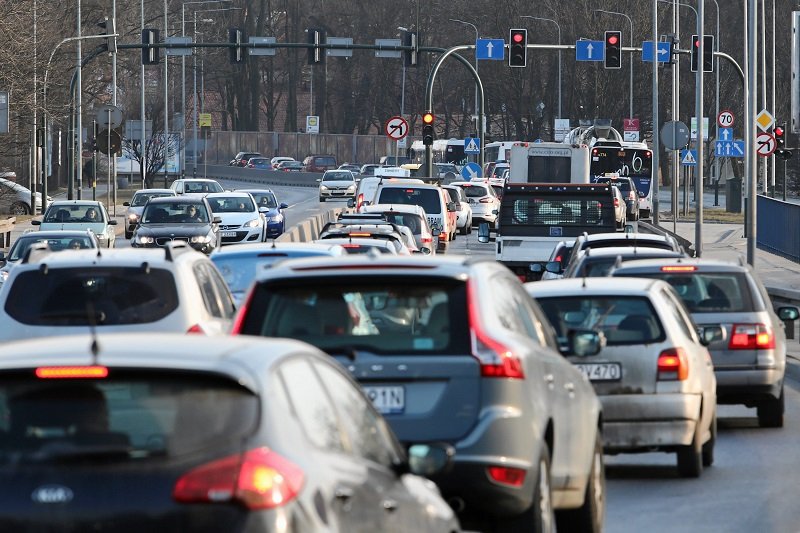 Już niedługo kierowcy prawdopodobnie nie będą musieli mieć przy sobie papierowego prawa jazdy.