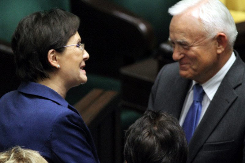 Jeżeli PiS nie zdobędzie samodzielnej większości, PO chce zatrzymać ludzi Kaczyńskiego wielką antypisowską koalicją.