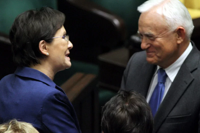Jeżeli PiS nie zdobędzie samodzielnej większości, PO chce zatrzymać ludzi Kaczyńskiego wielką antypisowską koalicją.