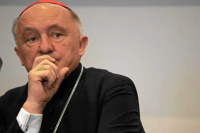 Kard. Kazimierz Nycz: Natomiast nie spodziewałbym się oficjalnej wypowiedzi Kościoła w sprawie ekshumacji.