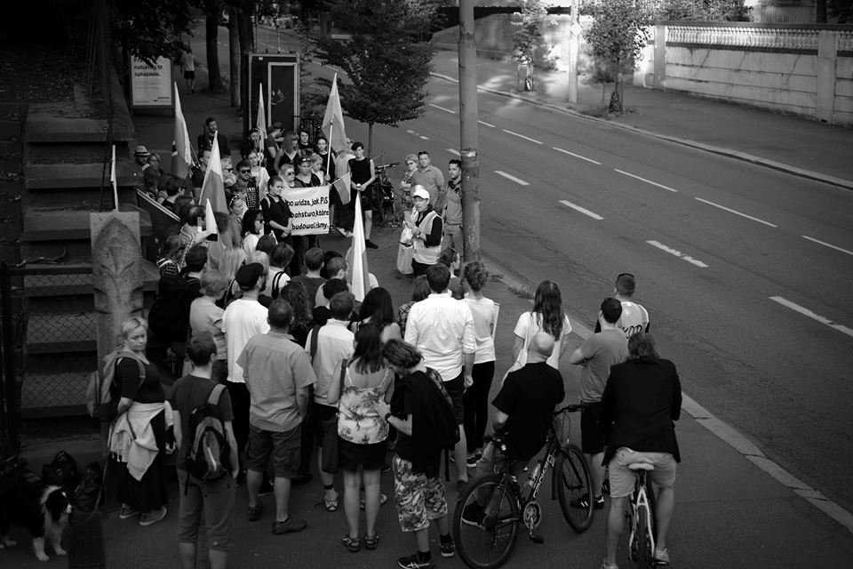 Protest przeciwko próby przejęcia SN i KRS przez PiS, przed ambasadą RP w Oslo (22.7.2017).