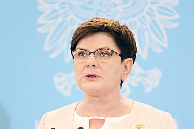 Francuskie media opisały ostrą wymianę zdań między prezydentem Macronem i premier Szydło. Przy okazji przyjrzały się Polsce.