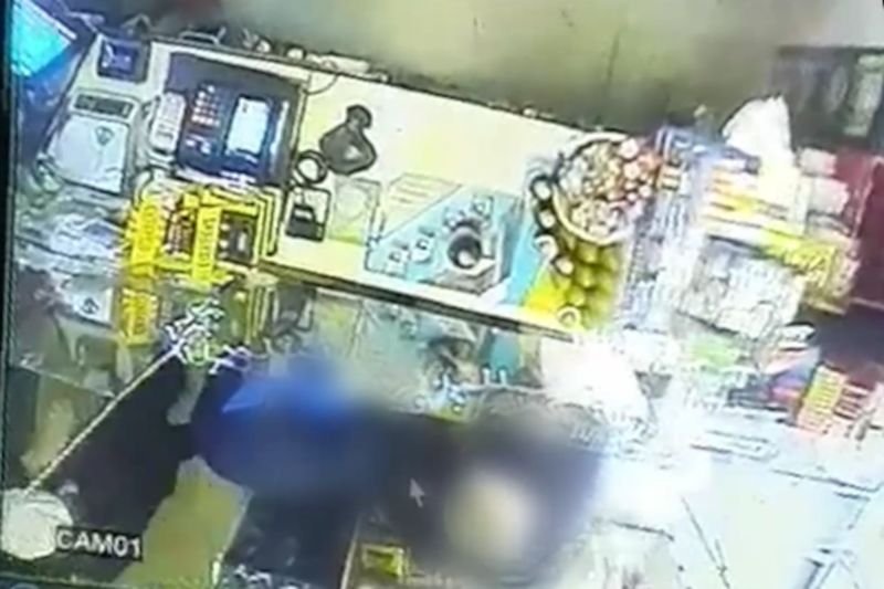 Policja udostępniła nagranie z kamer sklepowych, gdzie doszło do kradzieży puszki z pieniędzmi na leczenie chorej Lenki.