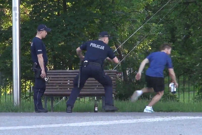 SA Wardega uciekał przed policjantami, którzy chcieli go wylegitymować. Niemal nikt go nie gonił.