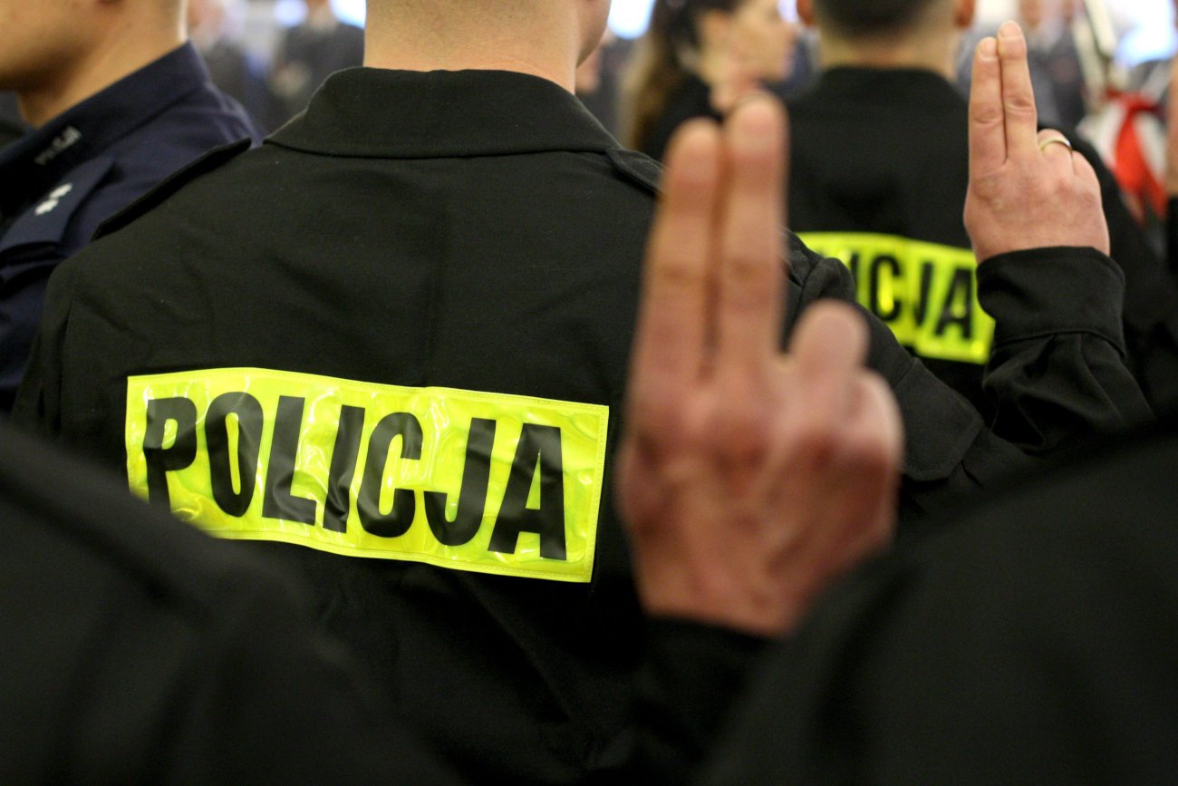 Komisarz ze Szkoły Policyjnej w Pile oskarżony o złamanie żeber podopiecznemu.