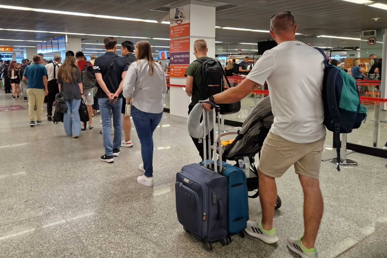 Pasażerowie ponad dobę czekali na start z Lotniska Chopina
