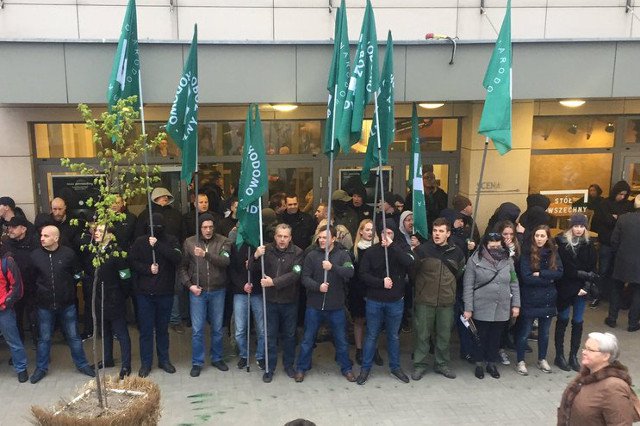 Narodowcy walczą z "Klątwą".