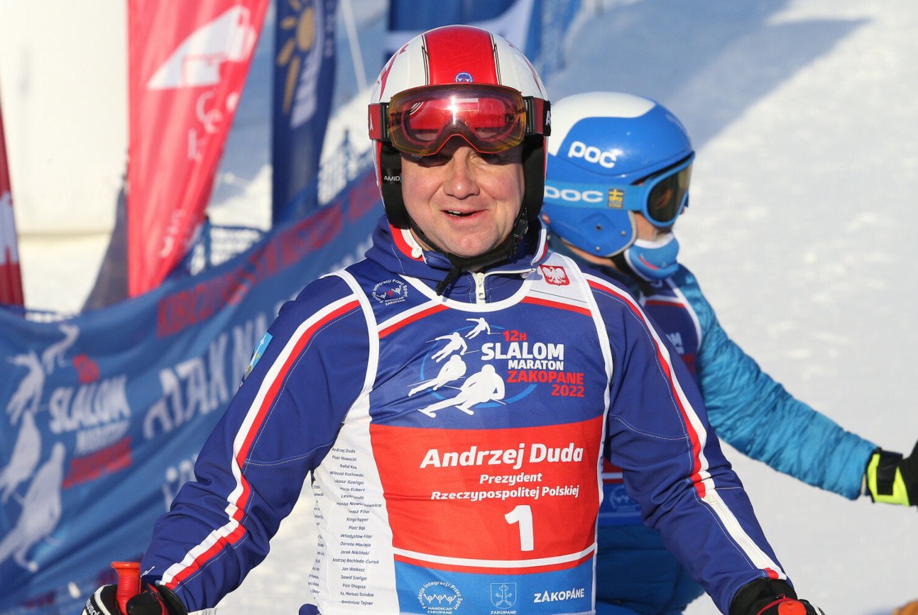 Andrzej Duda na nartach. Inaugurował "12H Slalom Maraton Zakopane".
