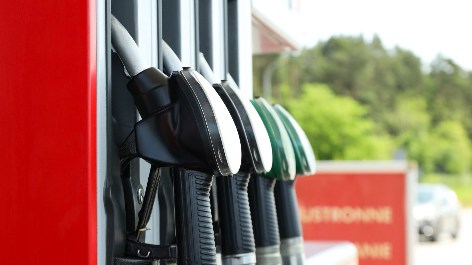 Orlen reaguje po serii grafik PiS. Straszą, że w Polsce zabraknie paliwa