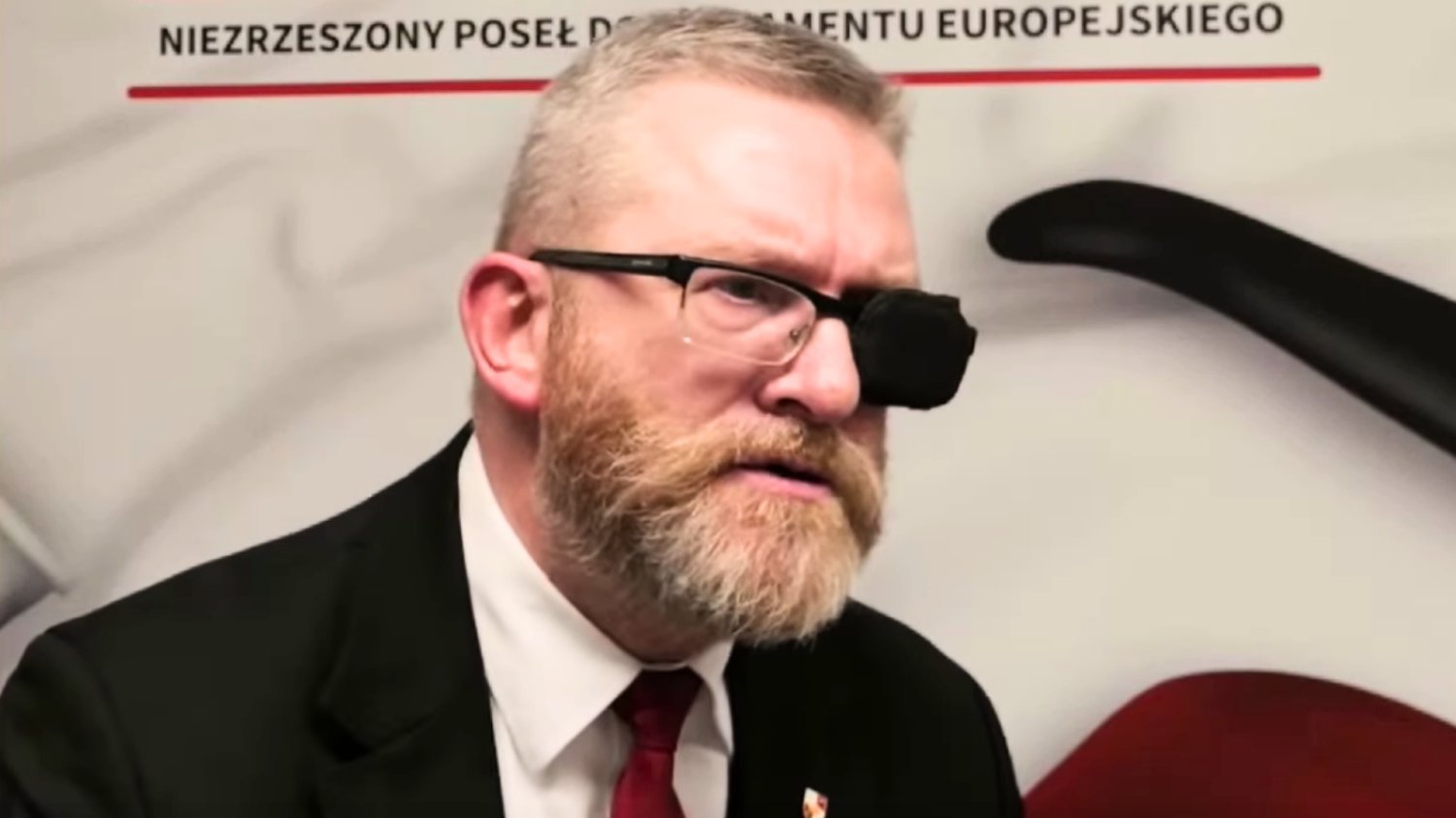 Przesłuchanie Grzegorza Brauna odwołane. Uniknął go dzięki operacji Przesłuchanie Grzegorza Brauna odwołane. Uniknął go dzięki operacji