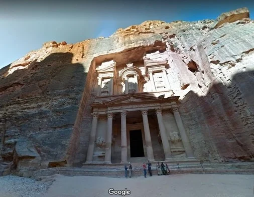 W czasie pandemii można wybrać się na wirtualną wycieczkę po jordańskiej świątyni w skale. Petra, Jordania