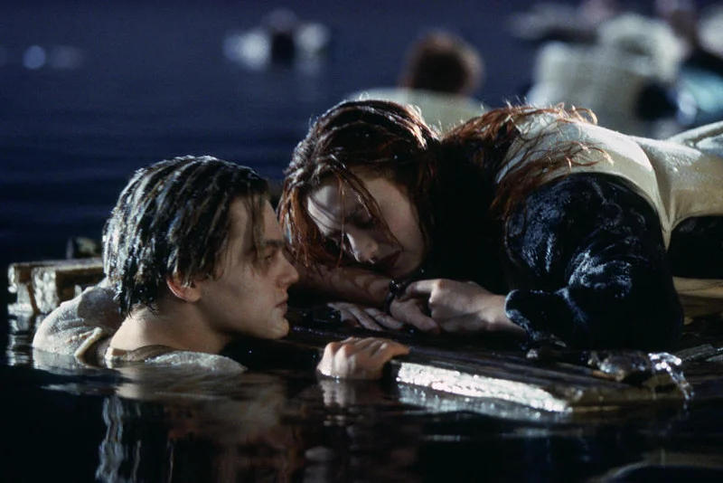 "Titanic" zdobył 11 Oscarów, w tym statuetkę dla najlepszego filmu, najlepszego reżysera i oczywiście najlepszej piosenki, "My Heart Will Go On" w wykonaniu Céline Dion.