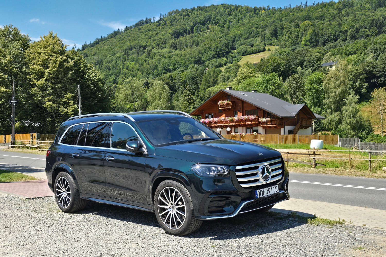 Odświeżony Mercedes GLS 450 prezentuje się naprawdę świetnie.