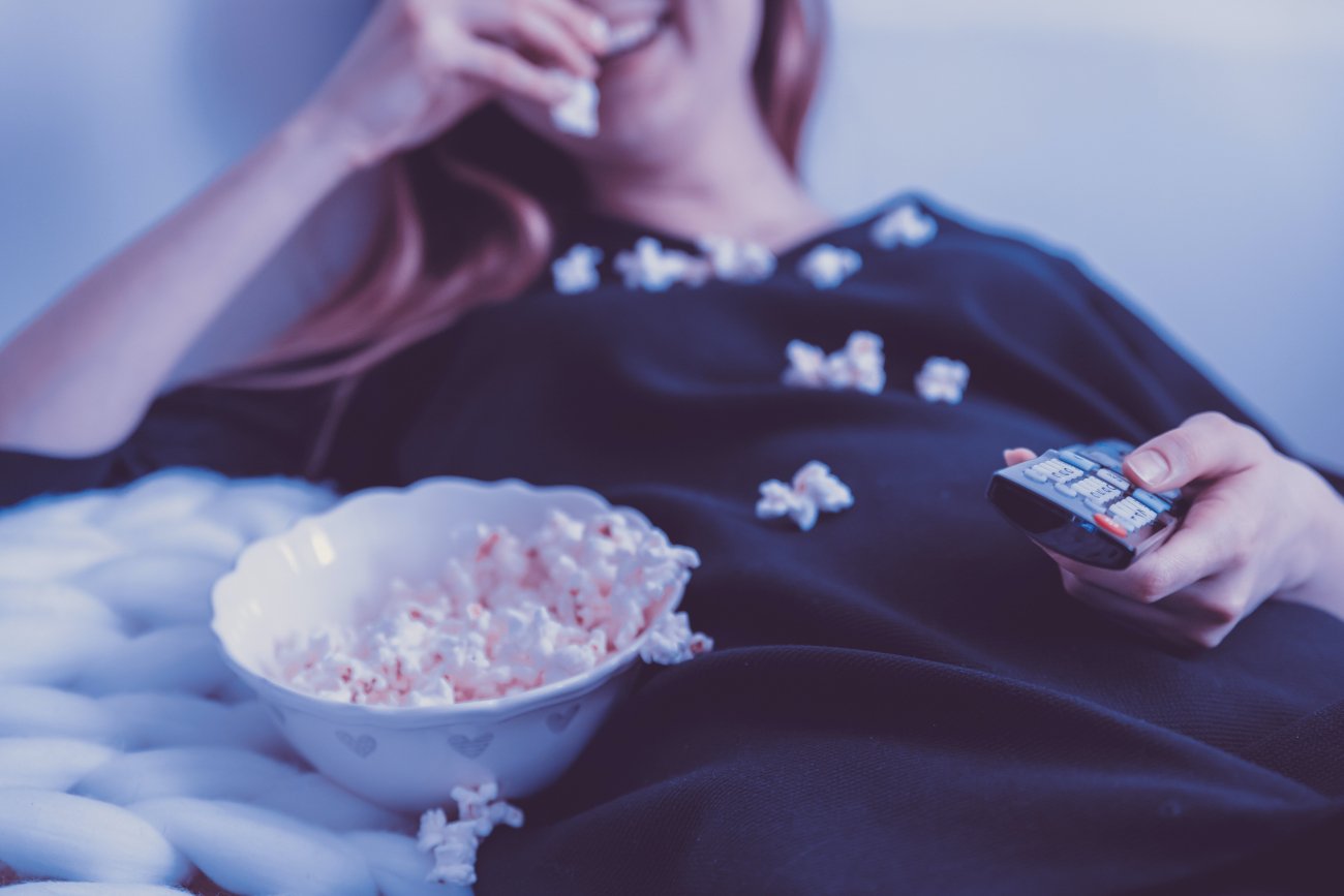 Powiem wam, dlaczego lepiej bawię się na serialach niż na filmach.