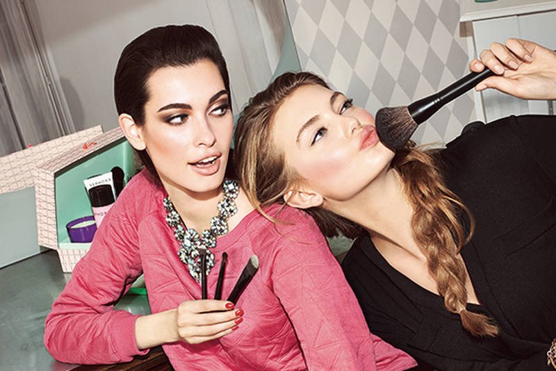 Nawet jeśli to twoja najbliższa przyjaciółka, są przedmioty, których nie powinnaś jej pożyczać. Podobnie jak ona tobie.