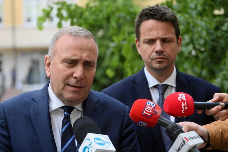 Grzegorz Schetyna stwierdził, że błędem było to, że Rafał Trzaskowski nie pojawił się na debacie w Końskich.