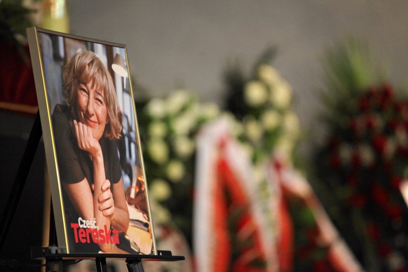 Uroczystości pogrzebowe dziennikarki Teresy Torańskiej na warszawskich Powązkach.