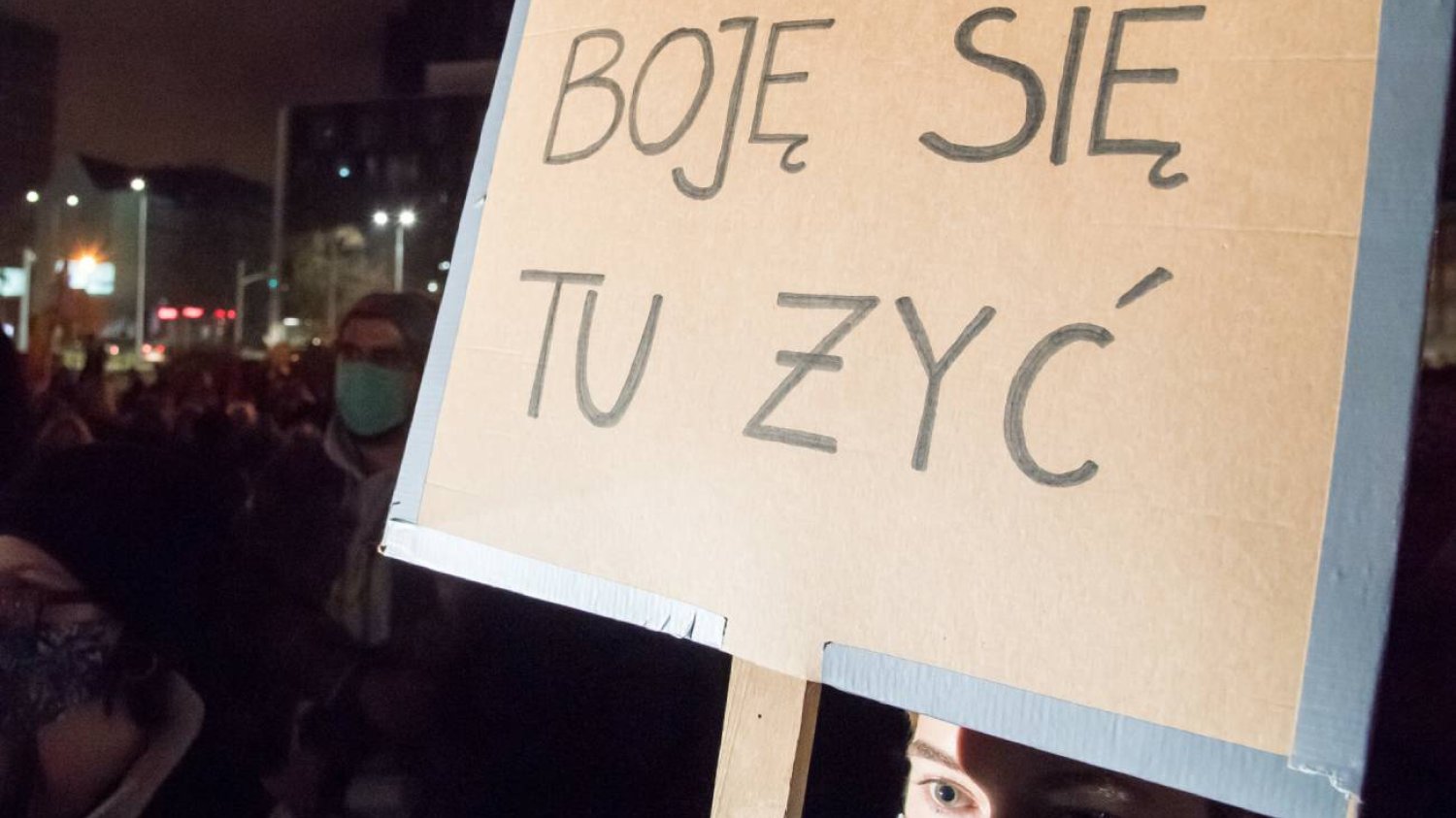 Jak młodzi ludzie żyją w Polsce? Pracują na śmieciówkach i zarabiają grosze