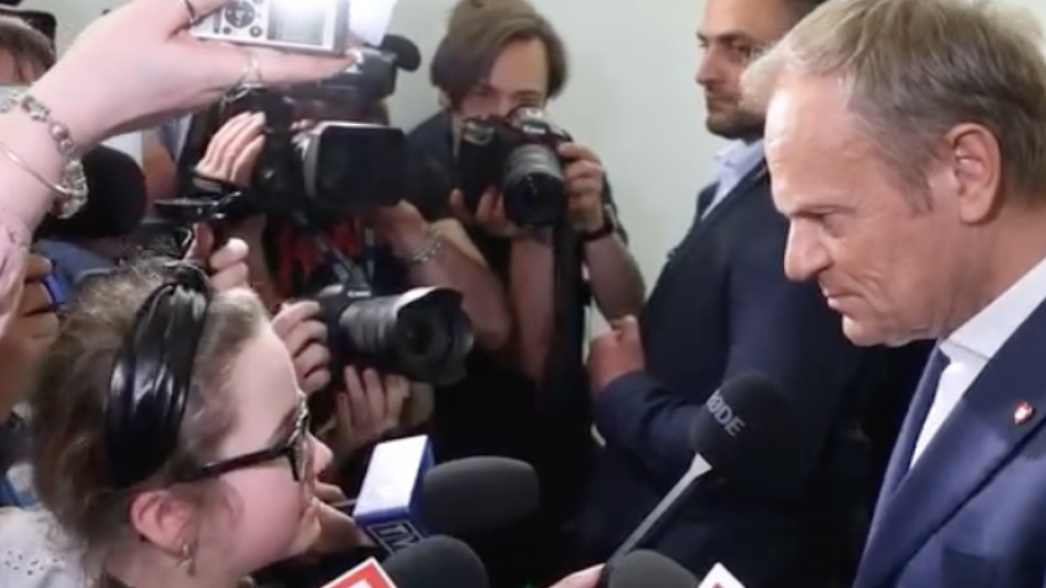 10-letnia reporterka Sara Małecka Trzaskoś zadała Donaldowi Tuskowi ważne pytanie o Ukrainę