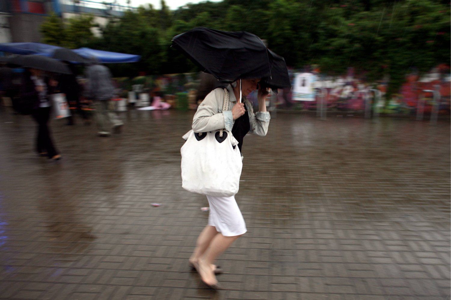 Metrolodzy i RCB ostrzegają przed silnymi wiatrami