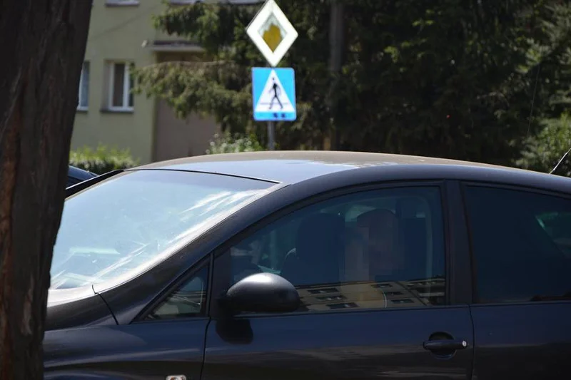 Danuta Bartkowiak usłyszała groźby po tym, jak zrobiła to zdjęcie przed Głogowską prokuraturą.