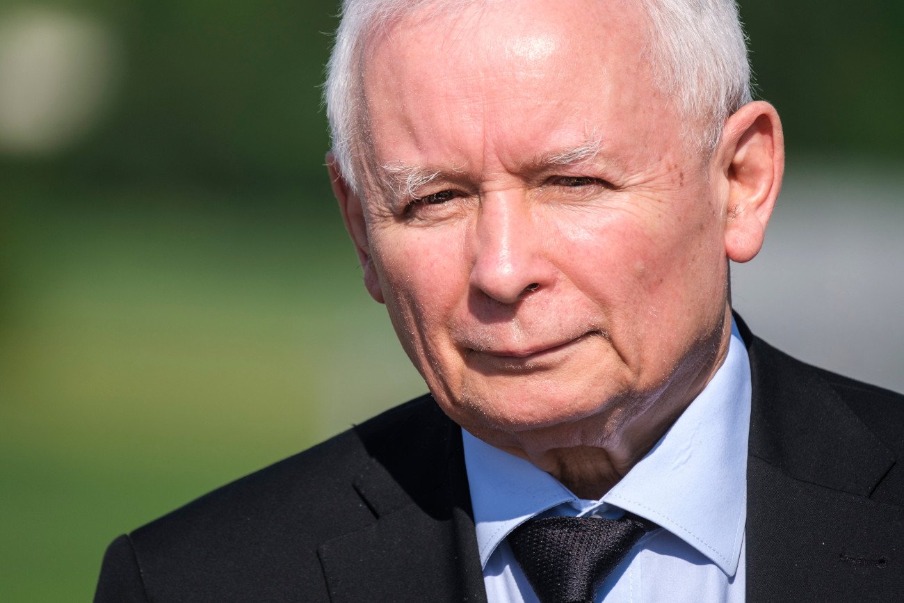 Z najnowszego sondażu Instytutu Badań Pollster przeprowadzonego na zlecenie TVP Info wynika, że Prawo i Sprawiedliwość niezmiennie utrzymuje się na pozycji lidera.