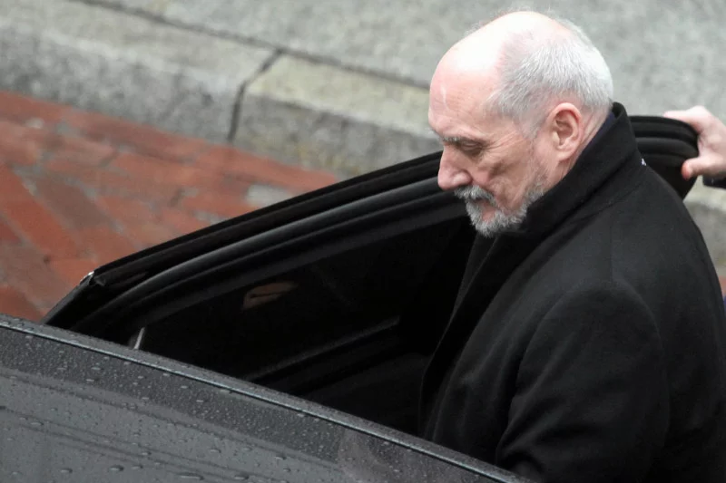 Minister Macierewicz szykuje dziś rajd po Warszawie. W 6 godzin będzie na uroczystościach w 8 miejscach